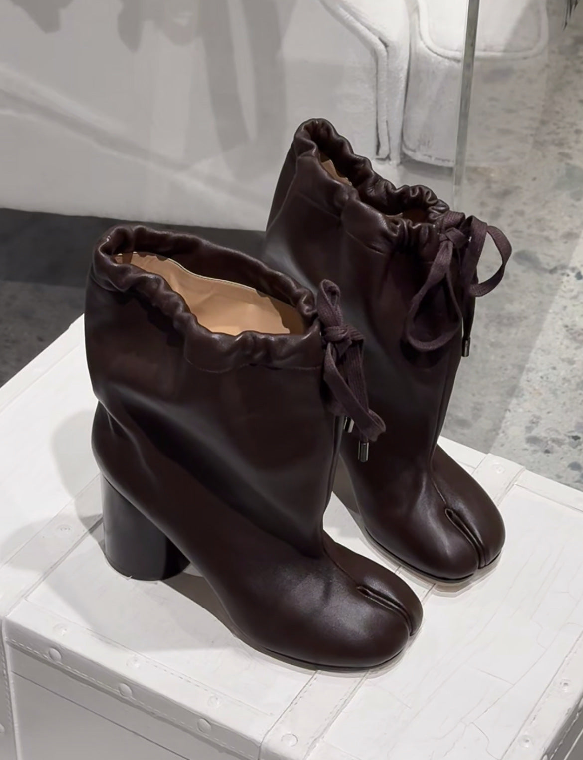 Stylish Split Toe High Boots